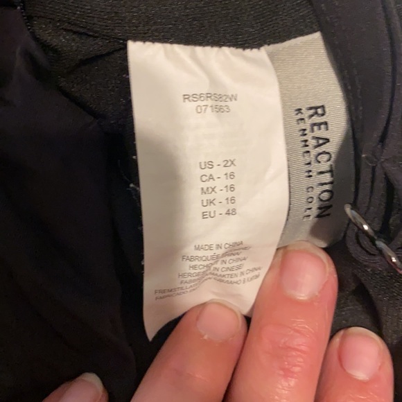 Black swim top - Picture 2 of 2